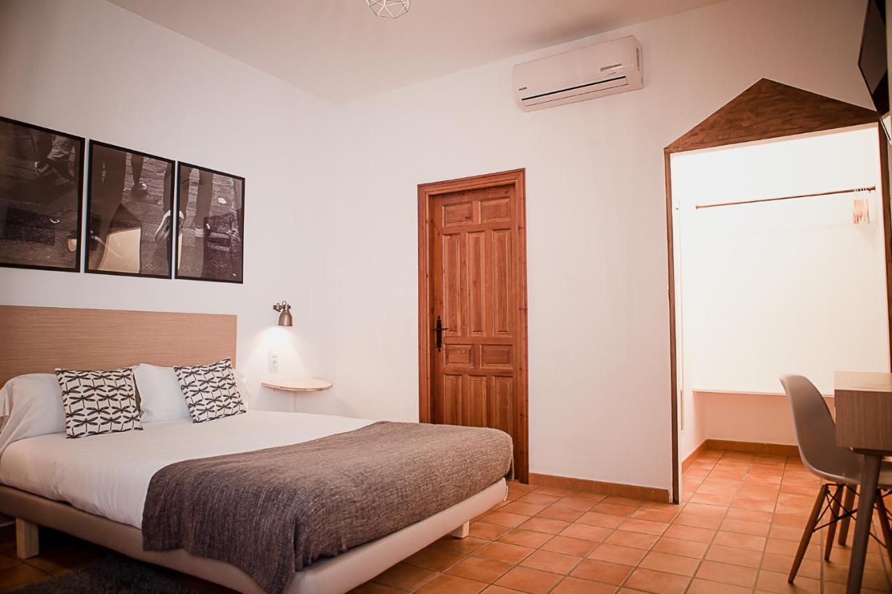 Frenteabastos Suites Cafe Hostal & Apartments Carmona  Ngoại thất bức ảnh